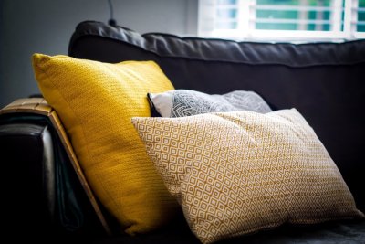 5 tips voor het kopen van stijlvolle kussens voor je interieur