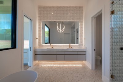 Deze verlichtingstrucs maken van je badkamer een spa